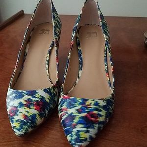 7.5 Joe's multi color pumps
